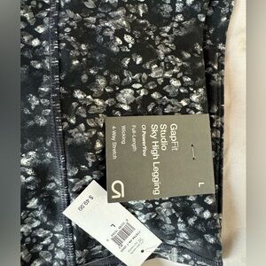 GapFit Studio Sky High Legging, Full Length, black and white